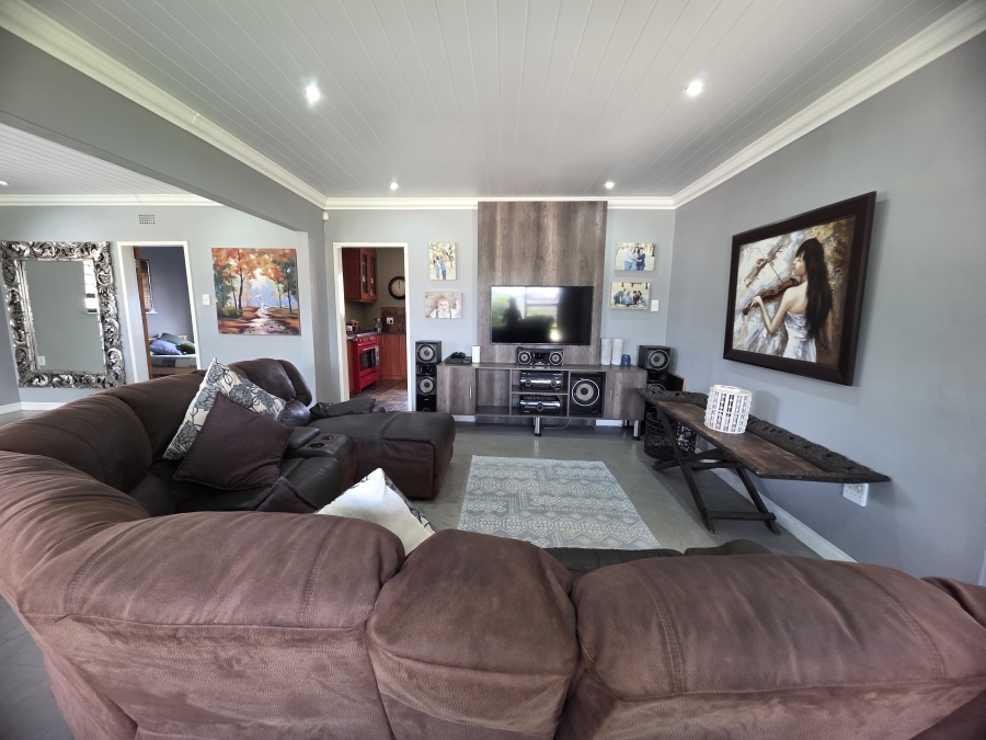 To Let 6 Bedroom Property for Rent in Riebeeckstad Free State